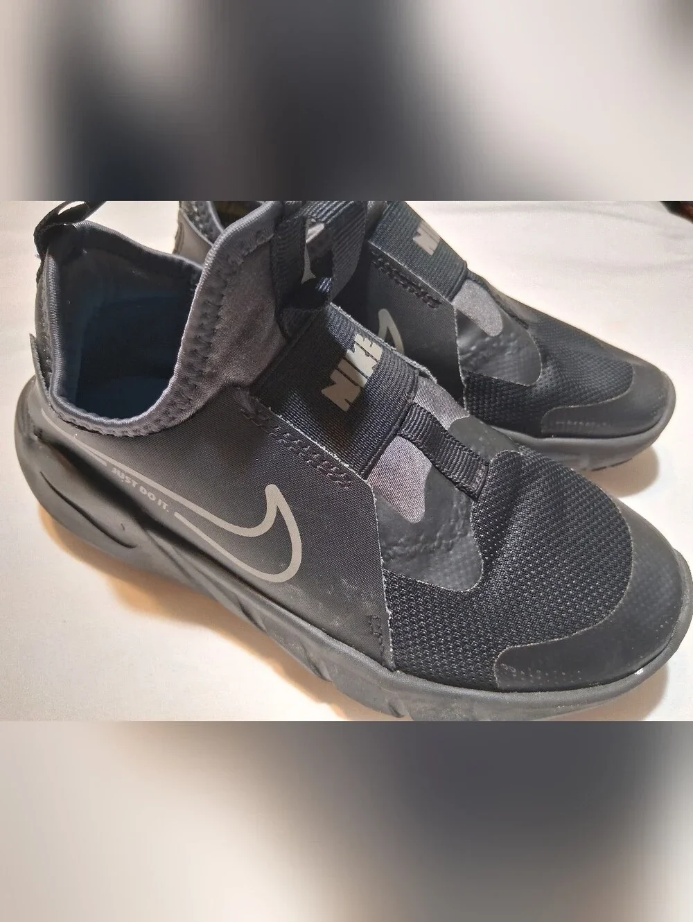 Nike Flex Runner 2 Black Anthracite Slip On Kids Sneaker 1.5Y Activewear Running